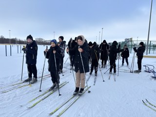 В рамках месячника оборонно – массовой, спортивной и патриотической работы в МБОУ «Яльчикская  СОШ» прошли лыжные гонки среди обучающихся 5-9 классов