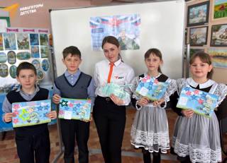 Ученики сделали открытку к Дню Защитника Отечества.