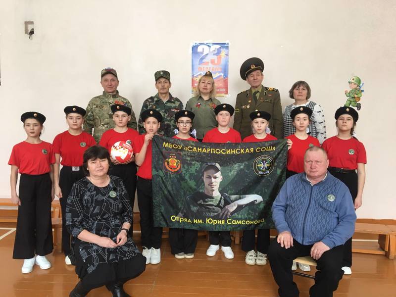 Вручение знамени отряду юных патриотов     имени Юрия Самсонова