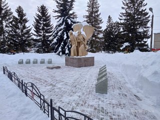 Акция «Снежный десант» по очистке памятников продолжается