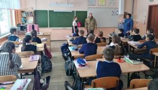 Боец батальона "Сура" провел Урок мужества с младшими школьниками