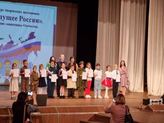 Ученики 4 «Б» класса заняли 2 место в городском конкурсе творческих постановок "Мы будущее России"
