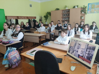 Учащиеся школы посмотрели документальный фильм о 14-ой Чебоксарской запасной стрелковой бригаде.