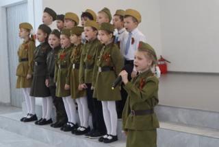 Cостоялся VII школьный конкурс патриотической песни "Нам эти песни позабыть нельзя"