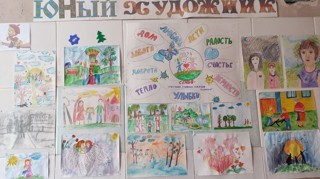 В МБОУ ДО "ДЮЦ" проходит выставка рисунков «Семья глазами ребёнка»