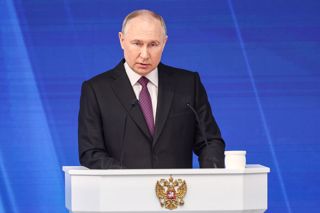 Владимир Путин обратился с Посланием к Федеральному Собранию. Церемония оглашения прошла в Москве, в Гостином дворе.
