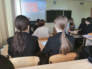 Сегодня ученики 9в класса приняли участие в увлекательном и познавательном онлайн-уроке, проведенном специалистами Банка России