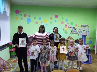 Детско-родительский клуб «Рисуем с мамой и папой».