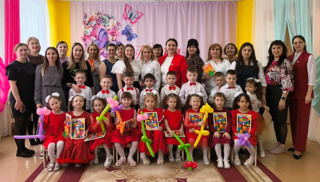 Атмосфера праздника, любви и теплоты на празднике мам