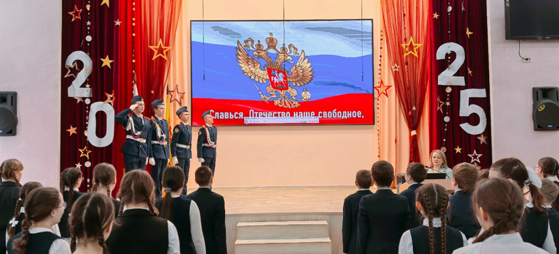 3 марта после внесения флагов и исполнения гимнов Российской Федерации и Чувашской Республики состоялся очередной урок из цикла "Разговоры о важном", темой которого стал Международный женский день
