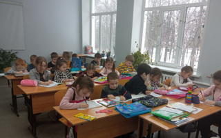 Начались занятия по программе «Скоро в школу!»