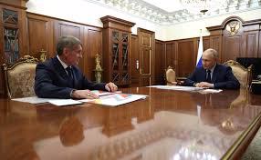 Глава Чувашии Олег Николаев на встрече с Президентом России Владимировом Путиным
