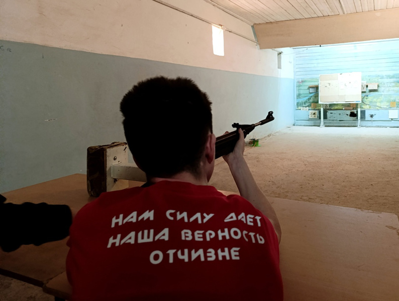 25 марта в МАОУ «СОШ 40» г. Чебоксары состоялись соревнования по стрельбе, являющиеся частью школьного этапа Всероссийских военно-патриотических игр «Зарница 2.0», посвященных 80-летию Победы в Великой Отечественной войне
