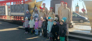 По родному краю с рюкзаком шагаю