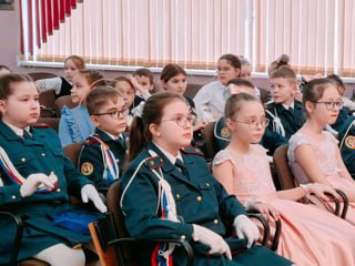 31 января воспитанники школьного театра «Волшебный занавес» приняли участие в торжественном закрытии декады начальных классов "Путешествие в страну Знаний"