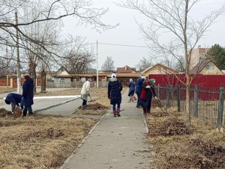 Первый субботник в рамках весеннего месячника благоустройства