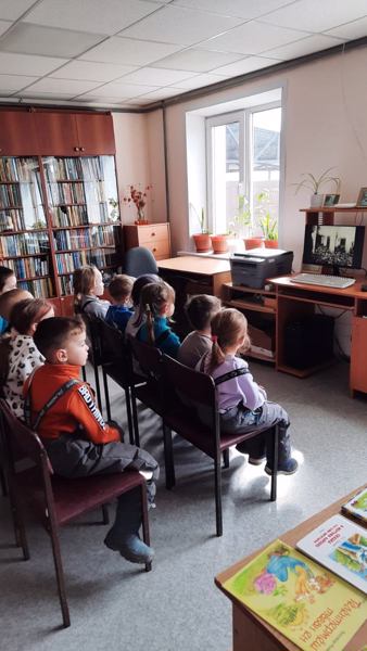 Экскурсия в сельскую библиотеку