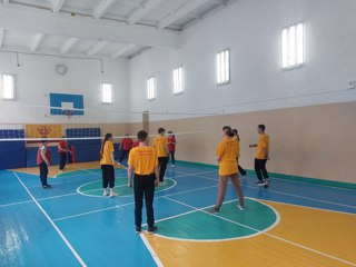 Декада физической культуры: волейбол объединил учителей и учеников!