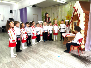 Весенний праздник "Серен" в средней группе "Цветочки"