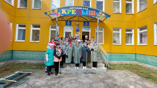 Субботник по уборке территории детского сада