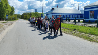 Участие школьников и учителей на митинге и концерте, посвящённых Дню Победы