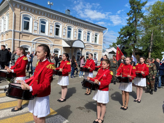 «9 Мая – День Победы»: на торжественном митинге.