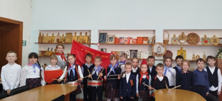 День общественных организаций: экскурсия «Путешествие в страну Пионерии»