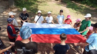 Готовимся к празднованию Дня России в пришкольном лагере!