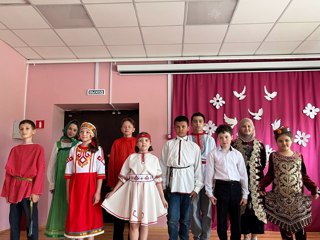 Показ мод «Костюмы народов России»