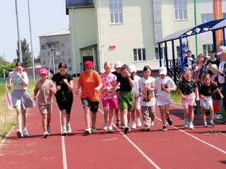 Спортивный час в школьном лагере