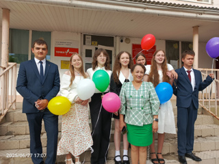 Выпускной 11 класс: Торжественное вручение аттестатов