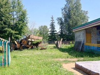 В детском саду "Золушка" начались работы по замене ограждения, по всему периметру территории учреждения