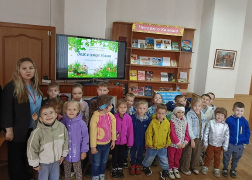 Возле леса на опушке, Где цветы🌹🌻🪻, как жар, горят, Жили в маленькой избушке Ровно семеро козлят.🐐 Не одни, конечно, с мамой — Рассудительной Козой: Самой умной, доброй самой, Самой нежной и родной. Были все её детишки Шаловливы, не унять.