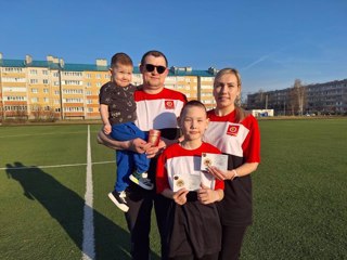 Родители и дети вместе удостоились знака ГТО! Семья - единая команда!