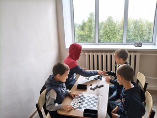 Шашечный турнир в школе