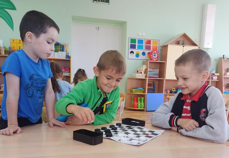 Знает детвора: шашки – лучшая игра