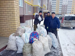 Учащиеся и их родителя, сотрудники школы собрали овощи для создания сублимированных супов для наших солдат-участников СВО