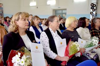 Поздравляем работников дошкольных учреждений и учителей с праздником