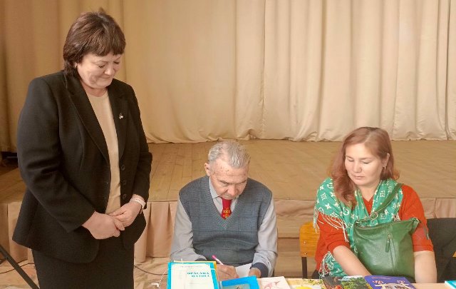 Встреча с народным писателем Чувашии  Юхма Миши