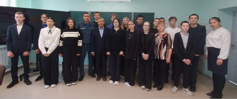 Встреча с капитаном МЧС, выпускником школы  Няга Е.В.