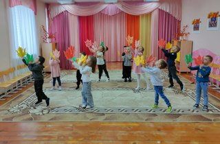 Подготовка к осеннему утреннику