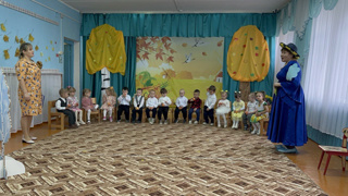 Осенний утренник в младшей группе "Цветочки"