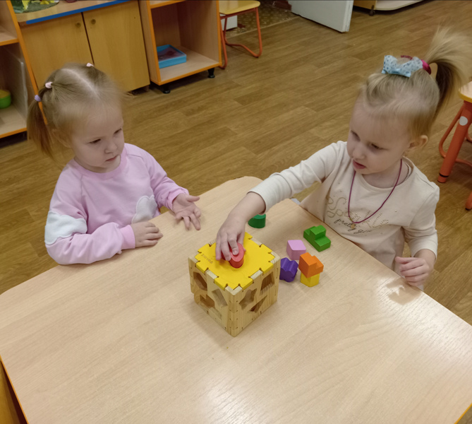 Игра в логические кубики