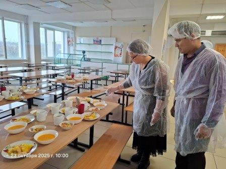 Вкусно, сытно и полезно: Родительский контроль подтвердил высокое качество питания в школьной столовой
