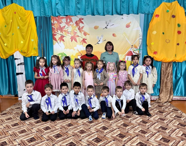Осенний праздник в группе Крепыши