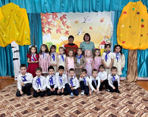Осенний праздник в группе Крепыши