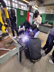 Учащиеся 9Б класса приняли участие в профессиональных пробах по специальностям «Экономический аналитик», «Электрогазосварщик».