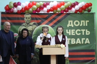 У СТЕНЫ ПАМЯТИ И ГОРДОСТИ ВСТАЛА ПАРТА ГЕРОЯ