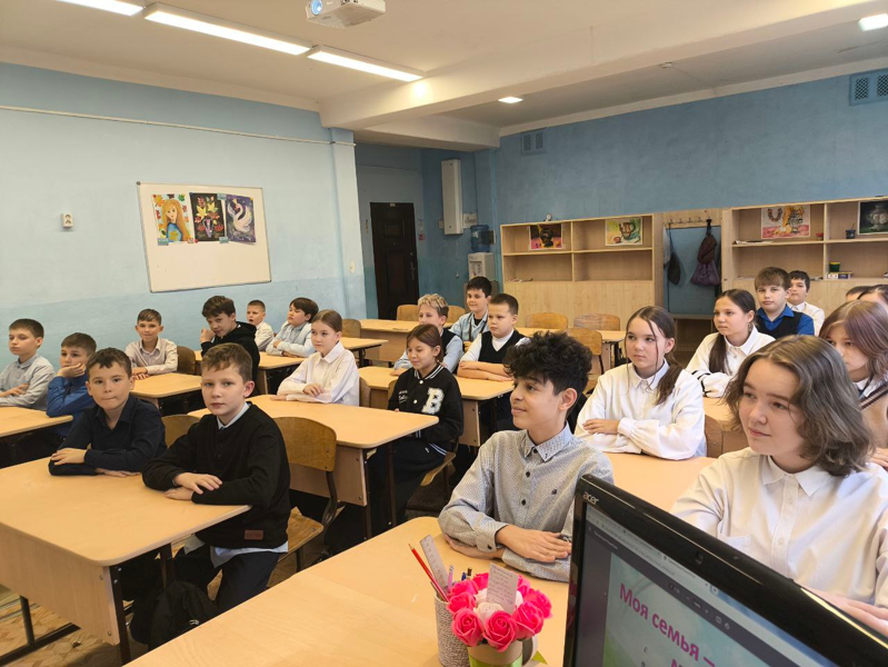 В рамках курса «Моя семья» пятиклассники обсудили тему родственных связей