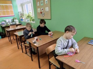 С любовью для мамы: Учащиеся 6 класса изготовили подарки ко Дню матери в кружке «Умелые руки»!